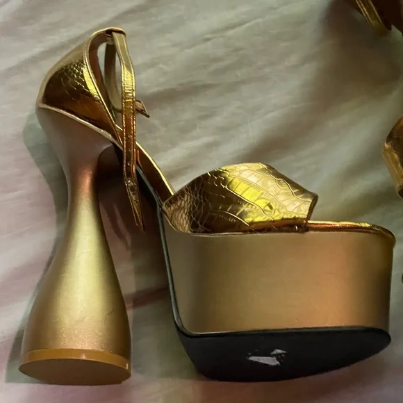 GOLD PLATFORM MULE US 9 woman’s ⛄️ - Picture 3 of 12